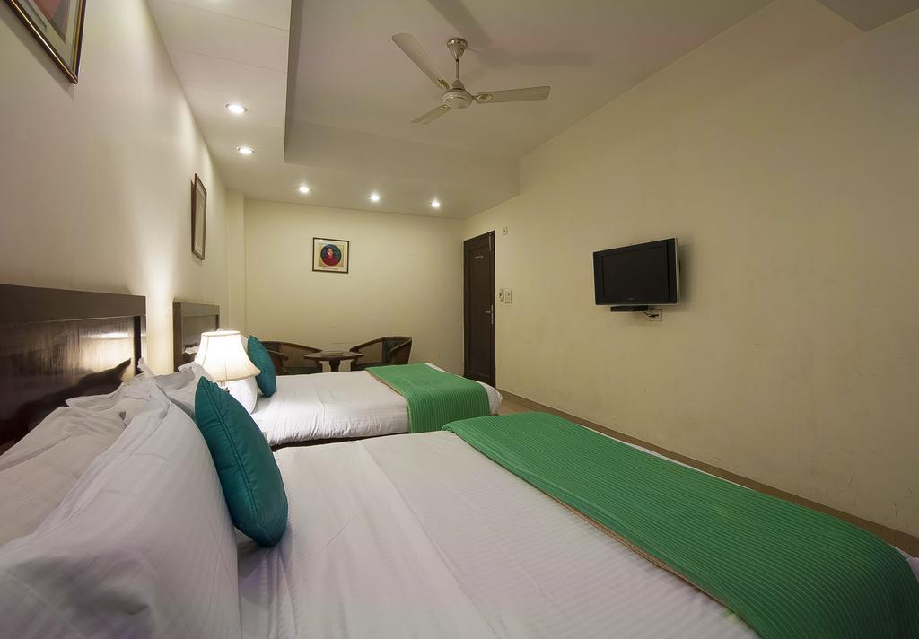 Hotel Maya 'New Delhi' Екстер'єр фото