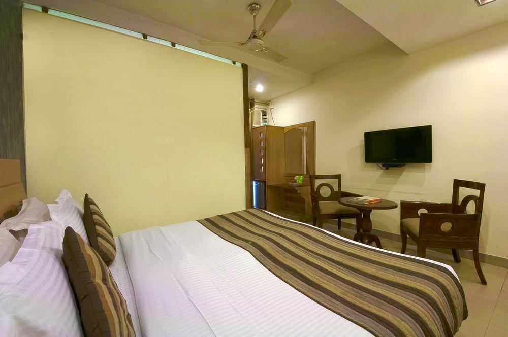Hotel Maya 'New Delhi' Екстер'єр фото